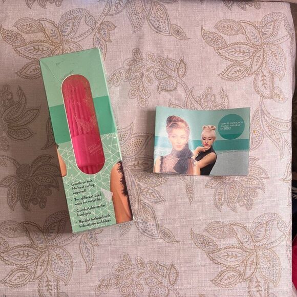 No Heat Curling PinβCurls Victory Rolls 2 Sizes Booklet PINK 1920 Vintage Look - Picture 2 of 16